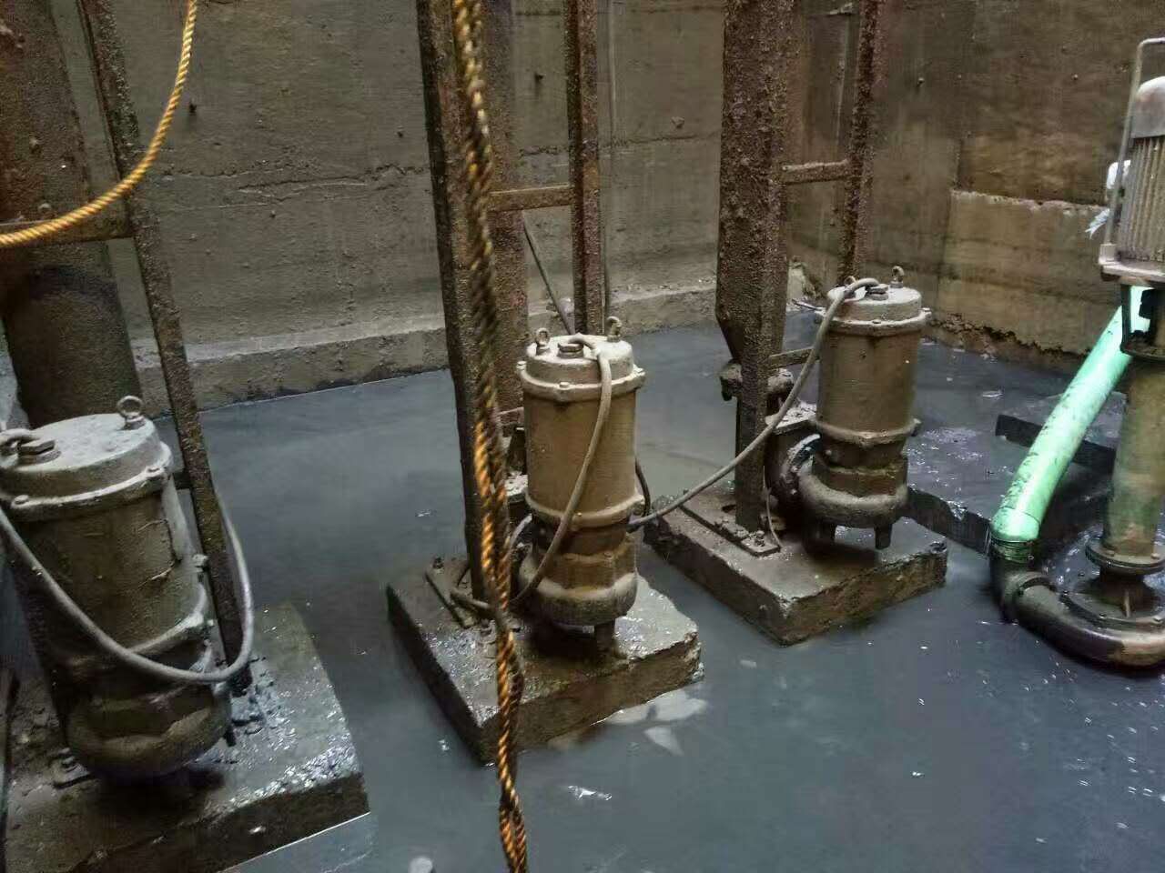 木兰污水池清理